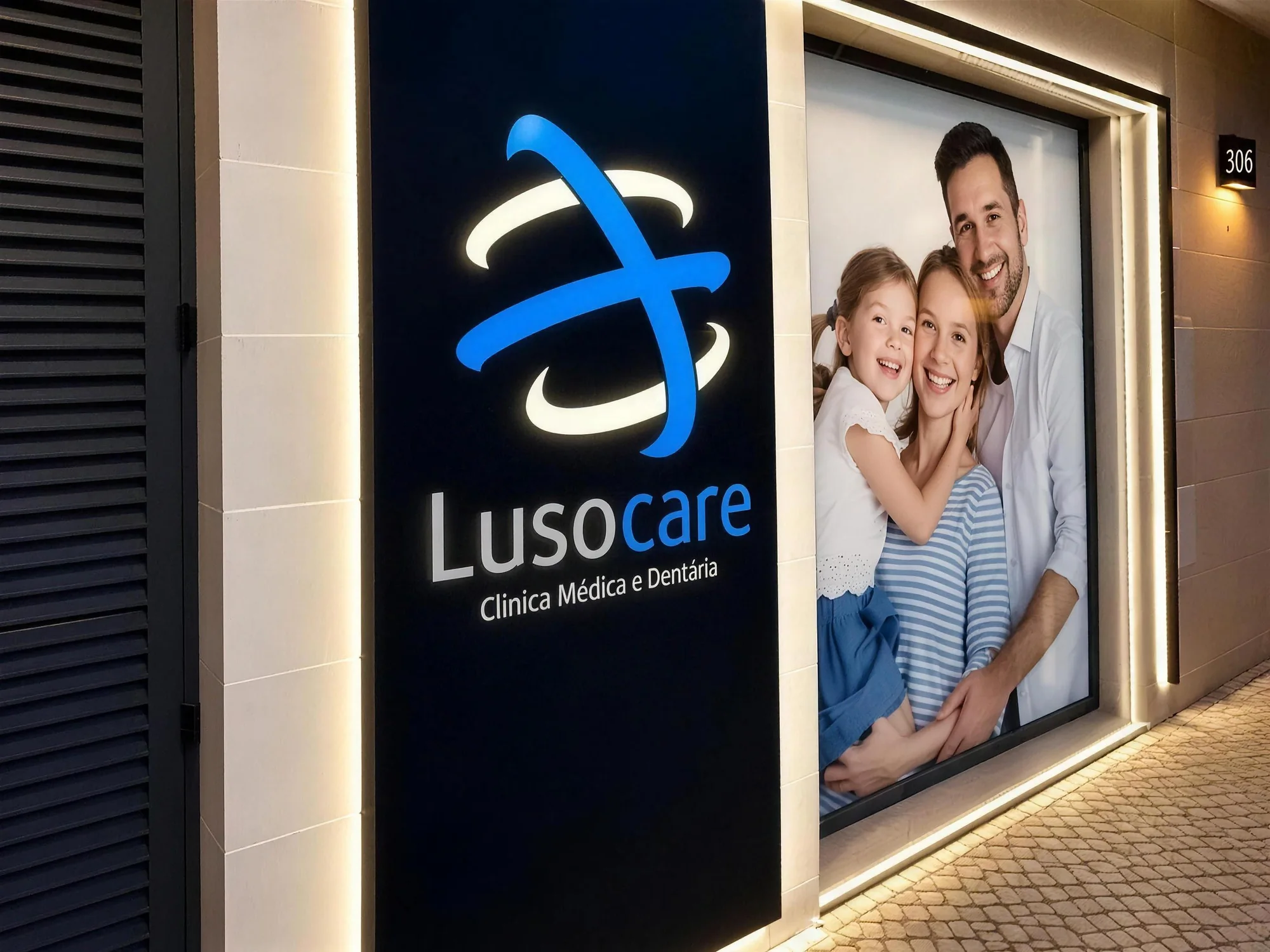 Fachada iluminada da Lusocare Montijo